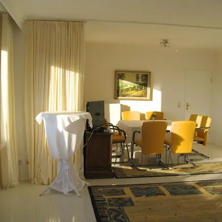 Elevated In With Garden Appartement